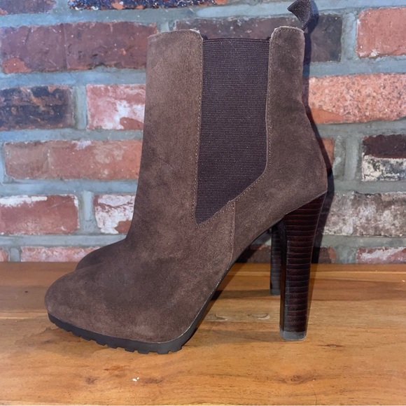 Lauren Ralph Lauren Chocolate Brown Suede Ankle Boot 7 1/2 - Picture 4 of 7